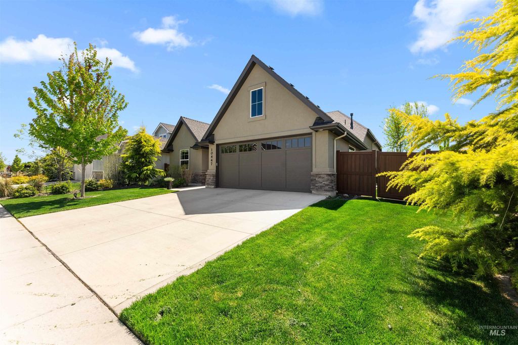 Photo of 10447 W Bell Fountain Ct, Star, ID 83669 (MLS # 98971220)