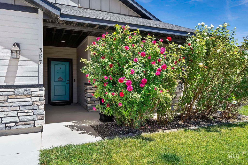 Photo of 387 Feather Ave, Twin Falls, ID 83301 (MLS # 98990458)