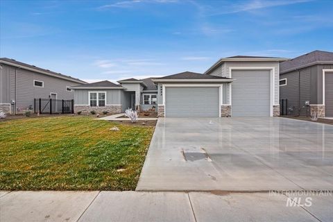 Photo of 9953 S Peregrine Falcon Ave, Nampa, ID 83686 (MLS # 98972604)
