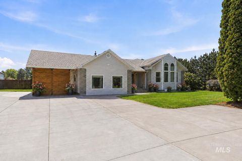 Photo of 2926 Sunset Strip, Mountain Home, ID 83647 (MLS # 98986600)