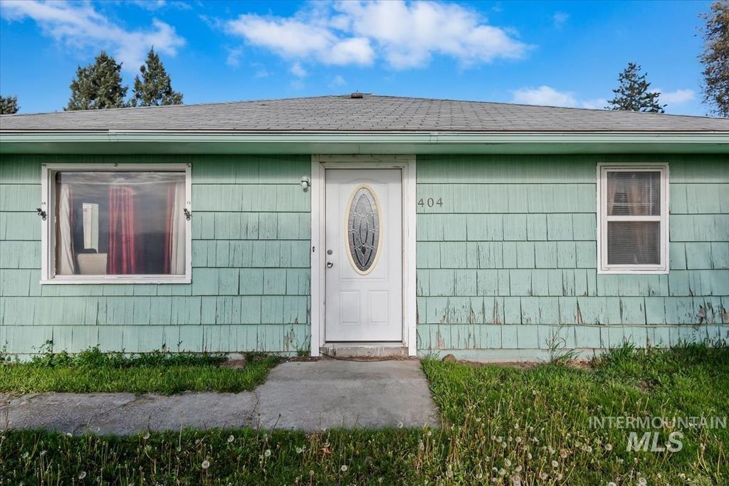Photo of 404 S Whitley Dr, Fruitland, ID 83619 (MLS # 98984360)