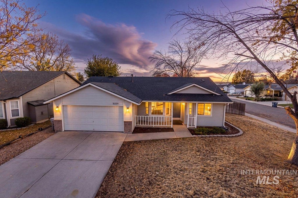 Photo of 10359 W Greenleaf Ct, Boise, ID 83704 (MLS # 99005228)