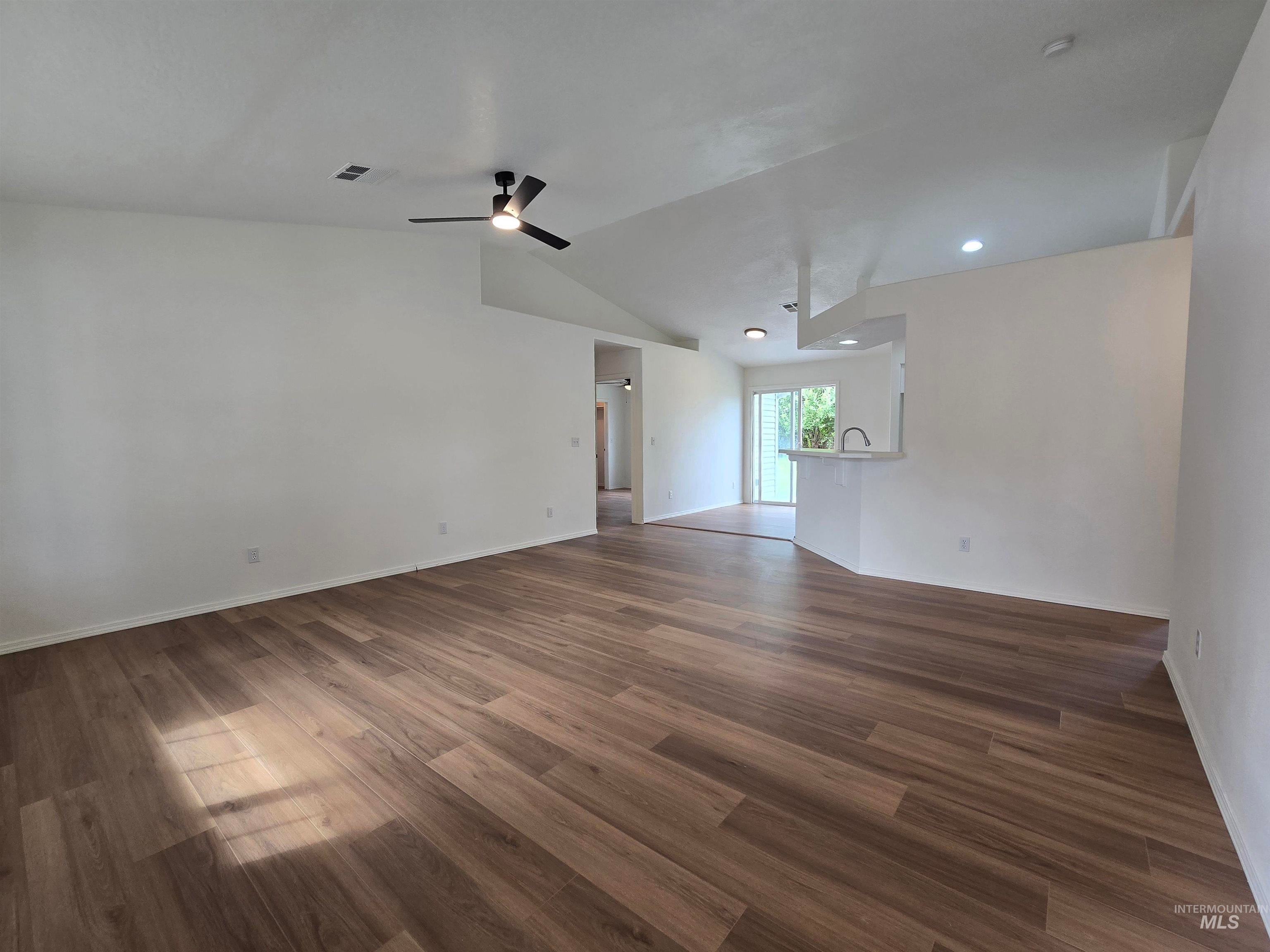 2111 N Sparrowhawk