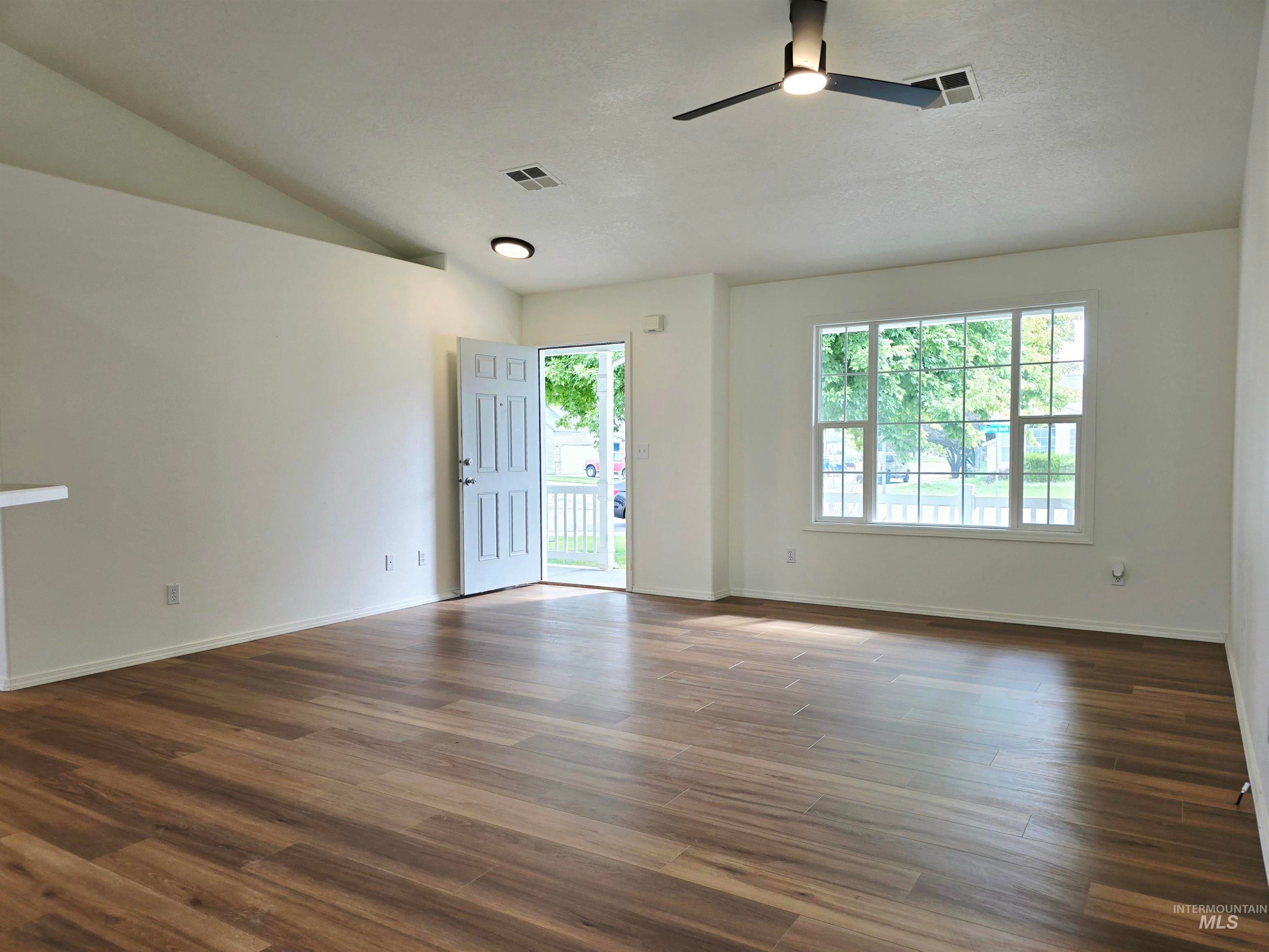 2111 N Sparrowhawk
