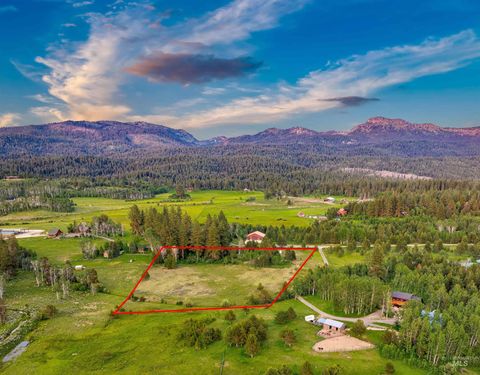 Photo of 14055 Deerfield Rd, McCall, ID 83638 (MLS # 98978685)