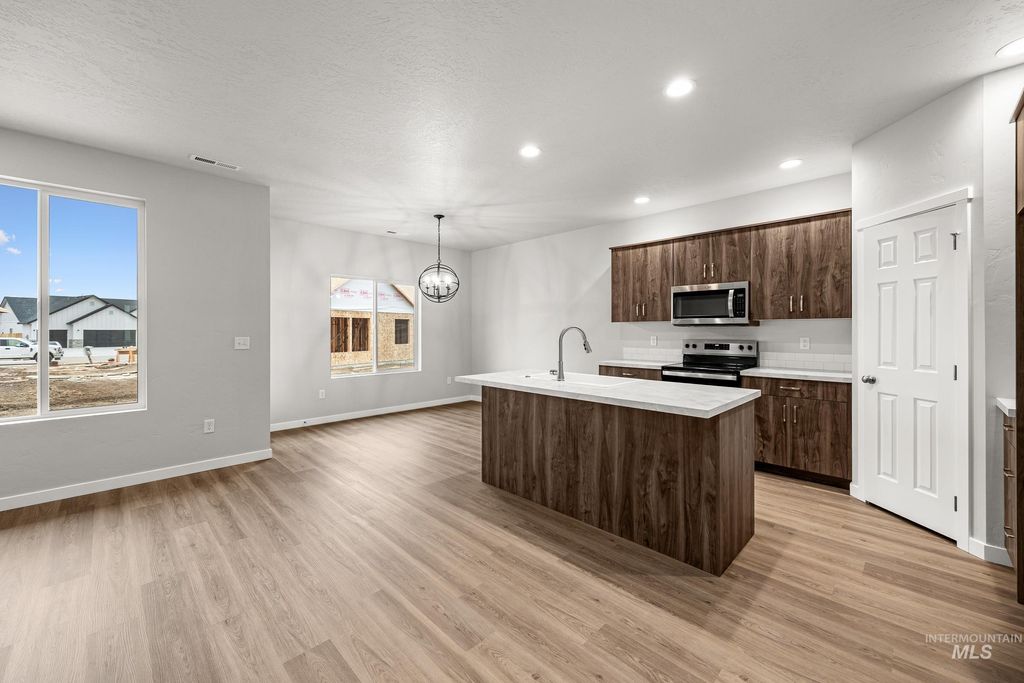 Photo of 13656 Redway Ct, Caldwell, ID 83607 (MLS # 98975543)