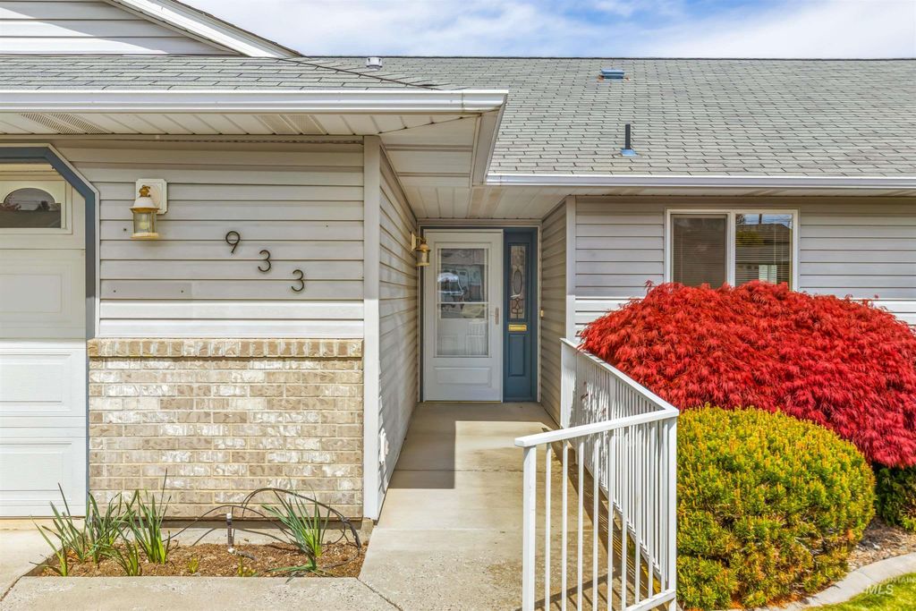 Photo of 933 Court Ct, Lewiston, ID 83501 (MLS # 98982816)