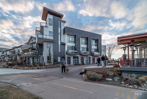 Photo of 1 N Prospect Ln, Garden City, ID 83714 (MLS # 98789035)