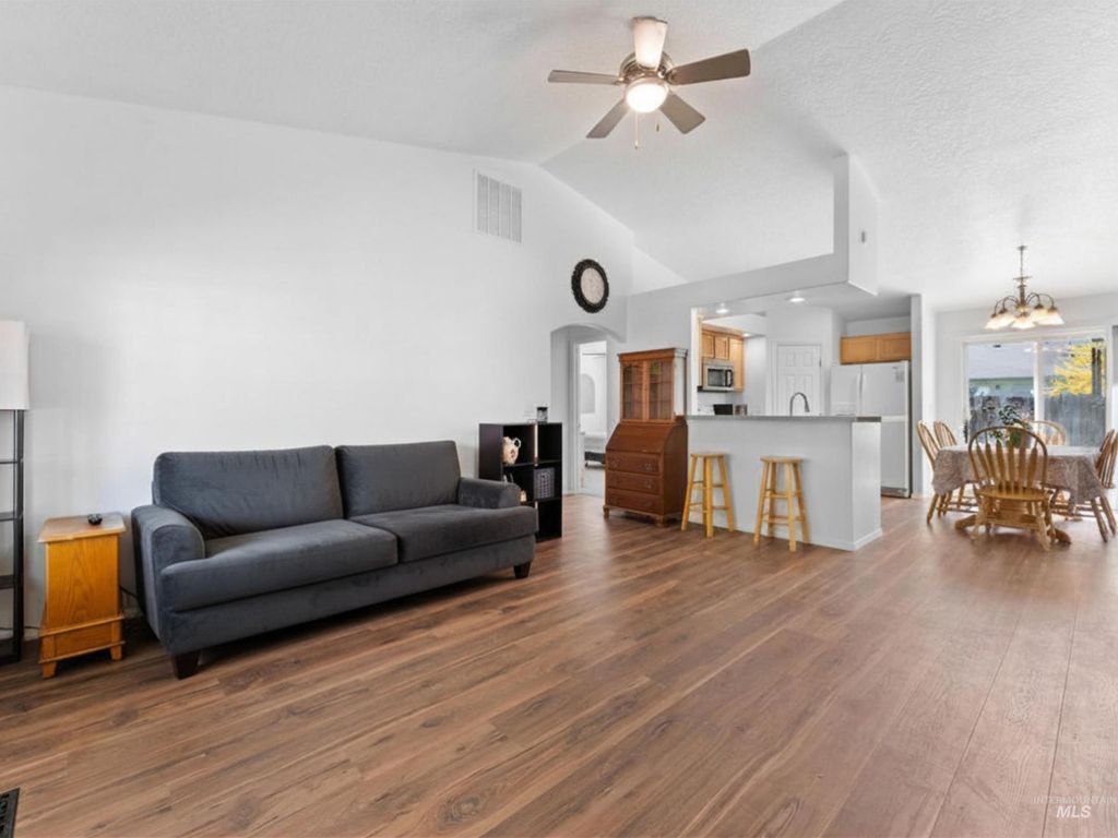 Photo of 14213 Carolina St, Caldwell, ID 83607 (MLS # 98981241)