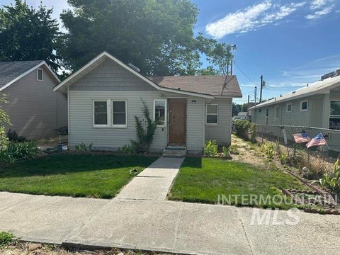 Photo of 802 S Commercial Ave, Emmett, ID 83617 (MLS # 98993964)