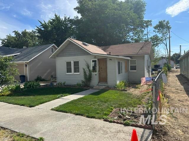 Photo of 802 S Commercial Ave, Emmett, ID 83617 (MLS # 98993964)