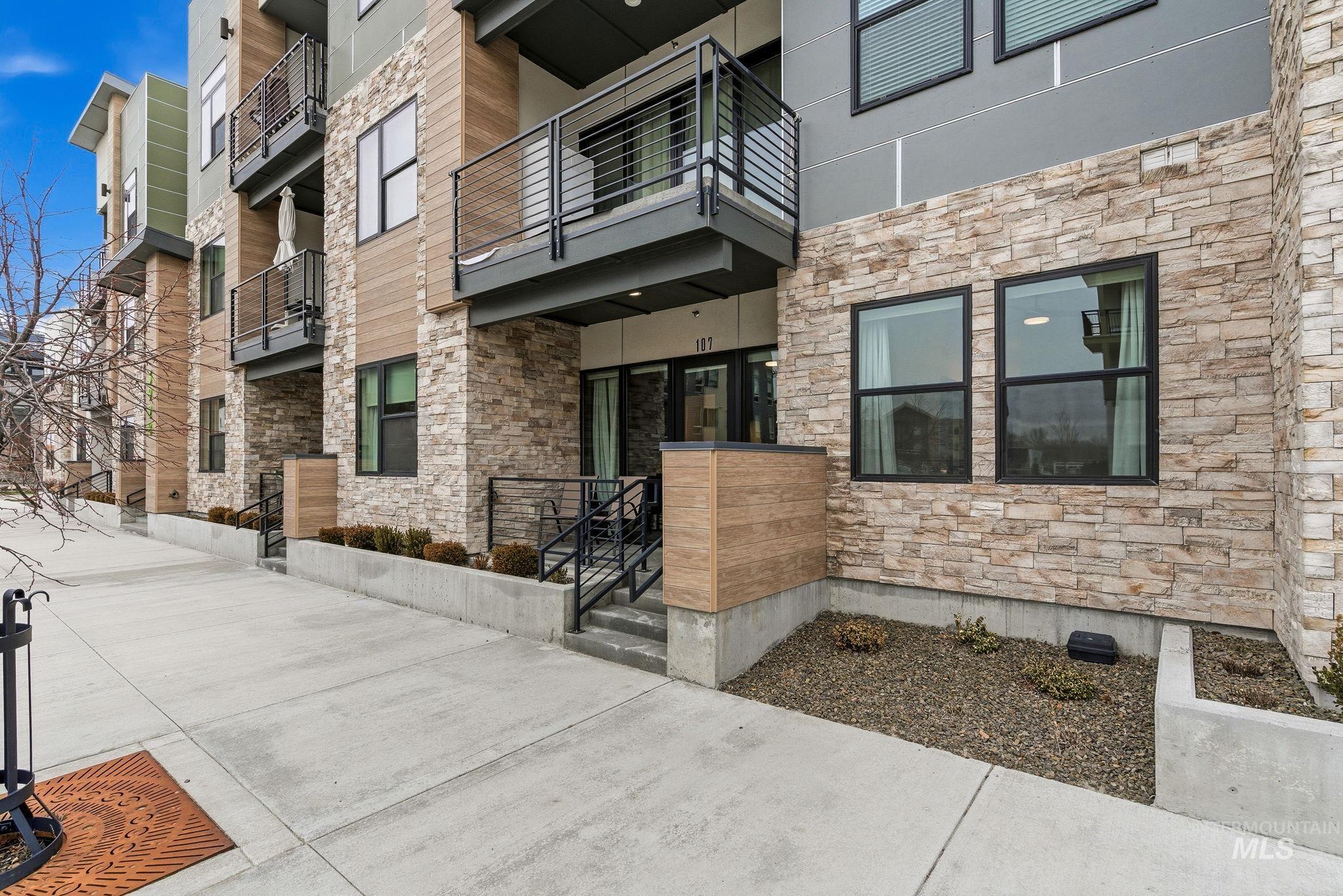 View of apartment building / complex