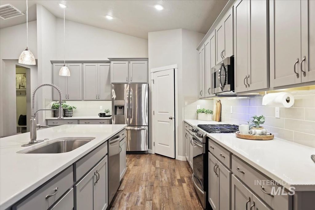 Photo of 182 W Waukesha St, Meridian, ID 83646 (MLS # 98969185)