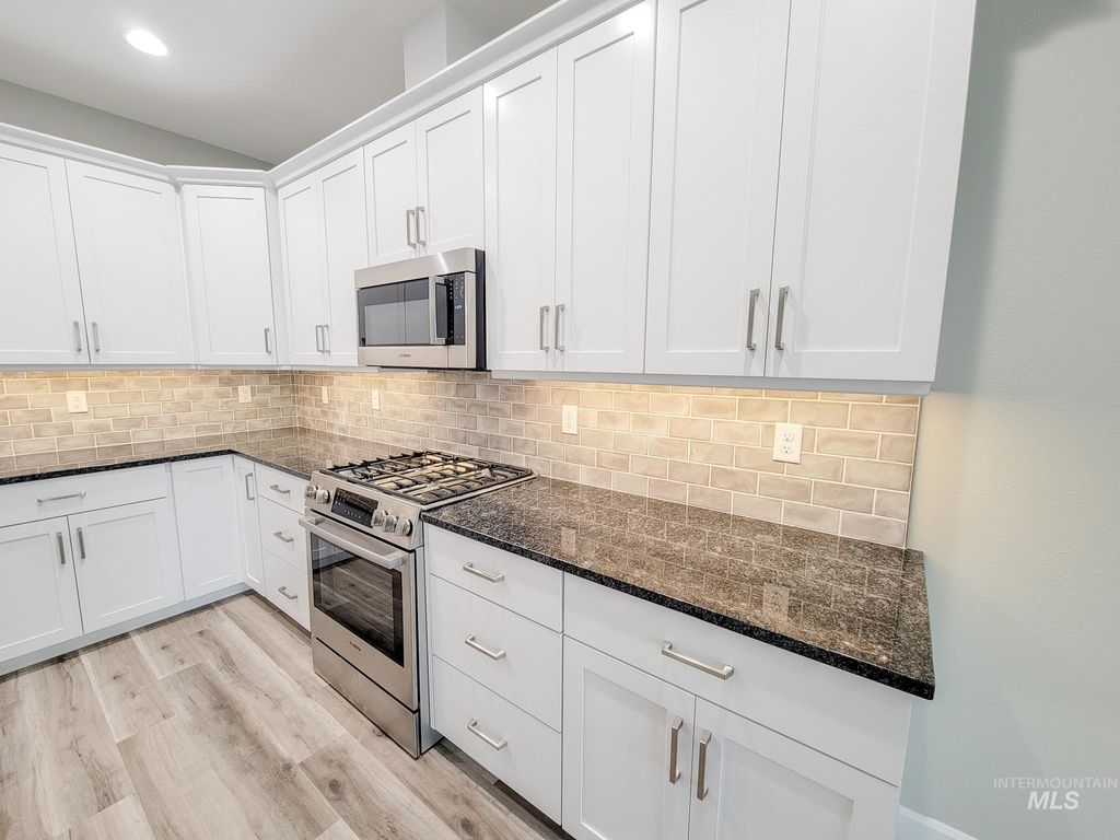 Photo of 2113 Powers Ave #B, Lewiston, ID 83501 (MLS # 98908934)