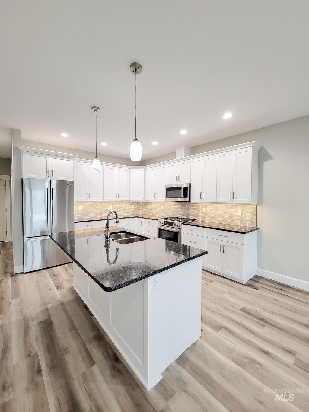 Photo of 2113 Powers Ave #B, Lewiston, ID 83501 (MLS # 98908934)