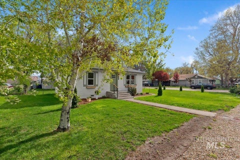 Photo of 424 8th St N St, Nampa, ID 83687 (MLS # 98982696)