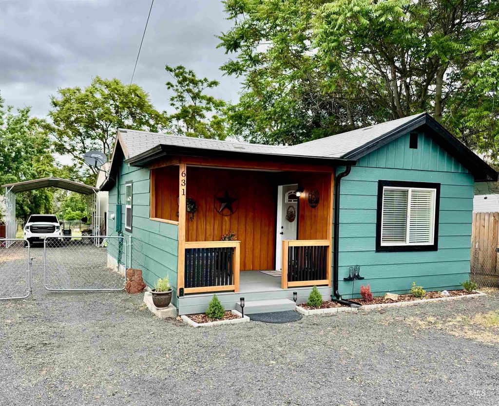Photo of 631 Vista Ave #Vista Ave, Lewiston, ID 83501 (MLS # 98987821)