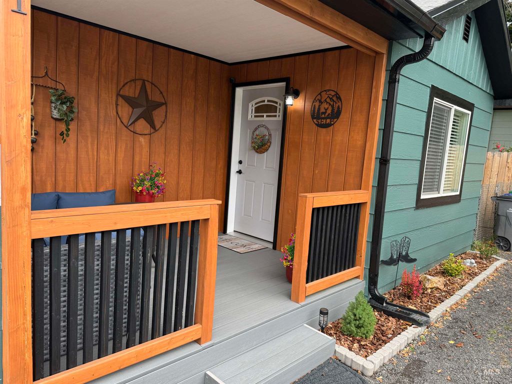 Photo of 631 Vista Ave #Vista Ave, Lewiston, ID 83501 (MLS # 98987821)