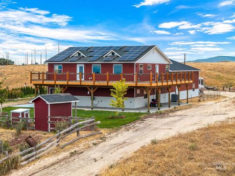 Photo of 870 Desert Wind Rd, Boise, ID 83716 (MLS # 98992892)