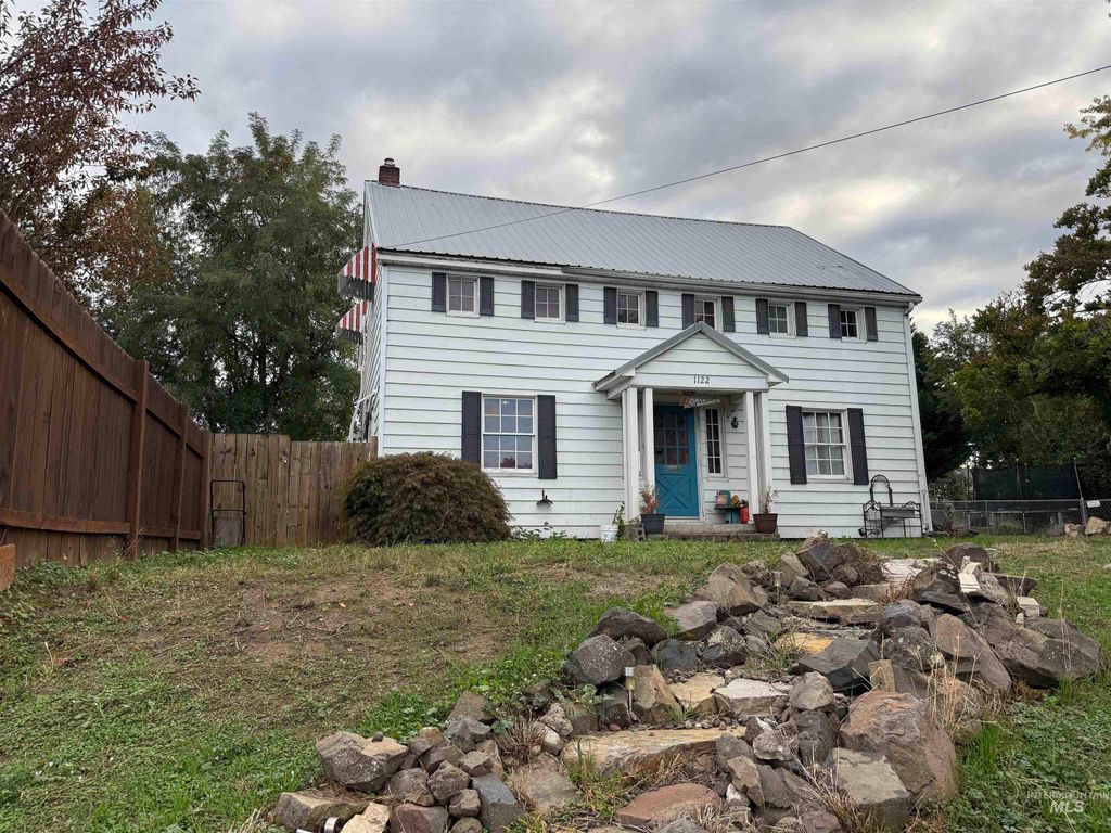 Photo of 1122 14th Ave, Lewiston, ID 83501 (MLS # 98965577)