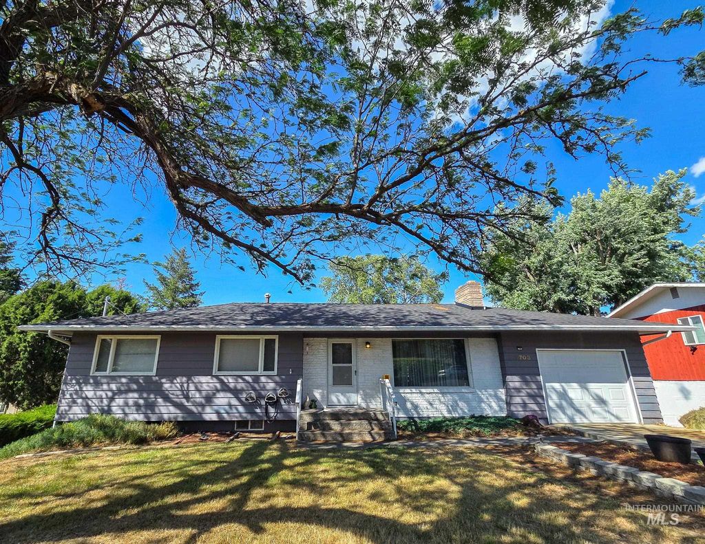 Photo of 2703 Willow Dr, Lewiston, ID 83501 (MLS # 98990323)