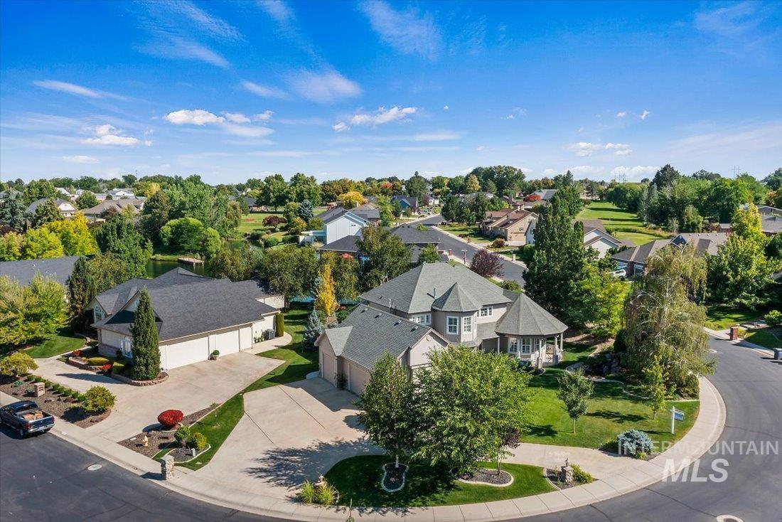 Enough parking for 9 cars