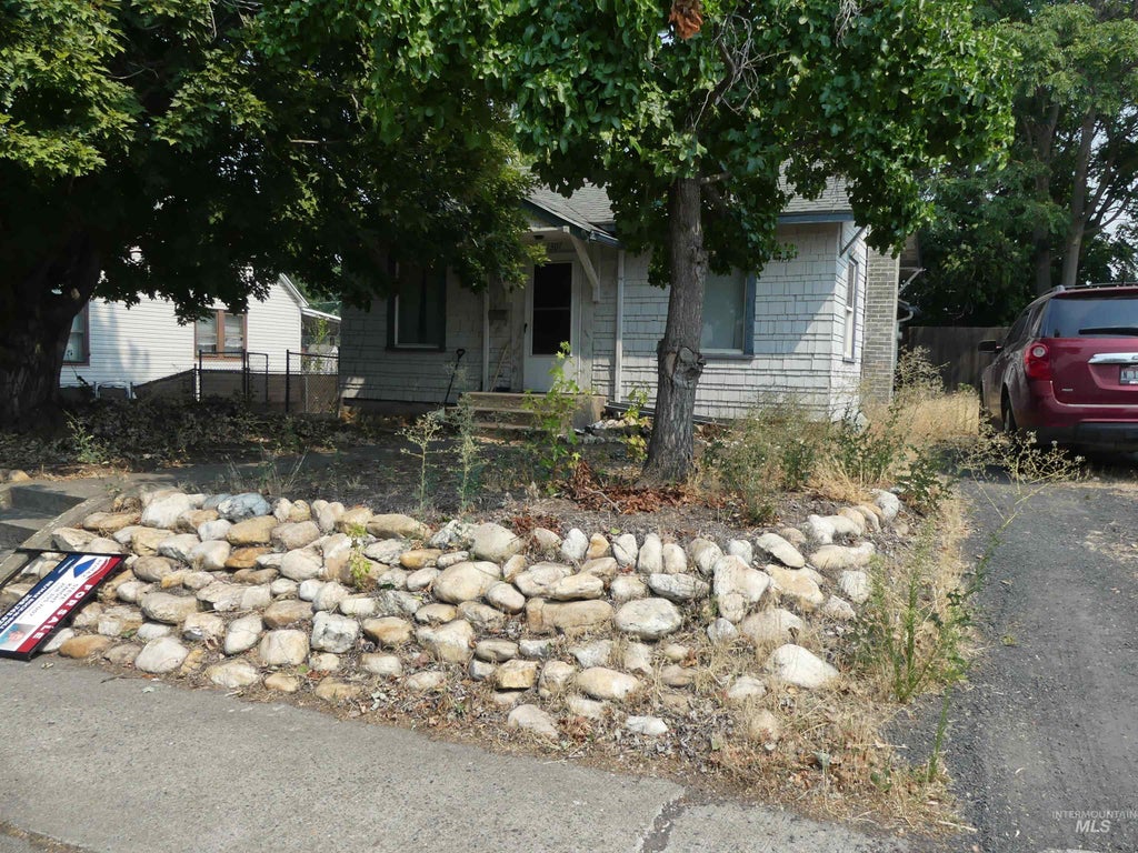 Photo of 1307 17th St, Lewiston, ID 83501 (MLS # 98996811)