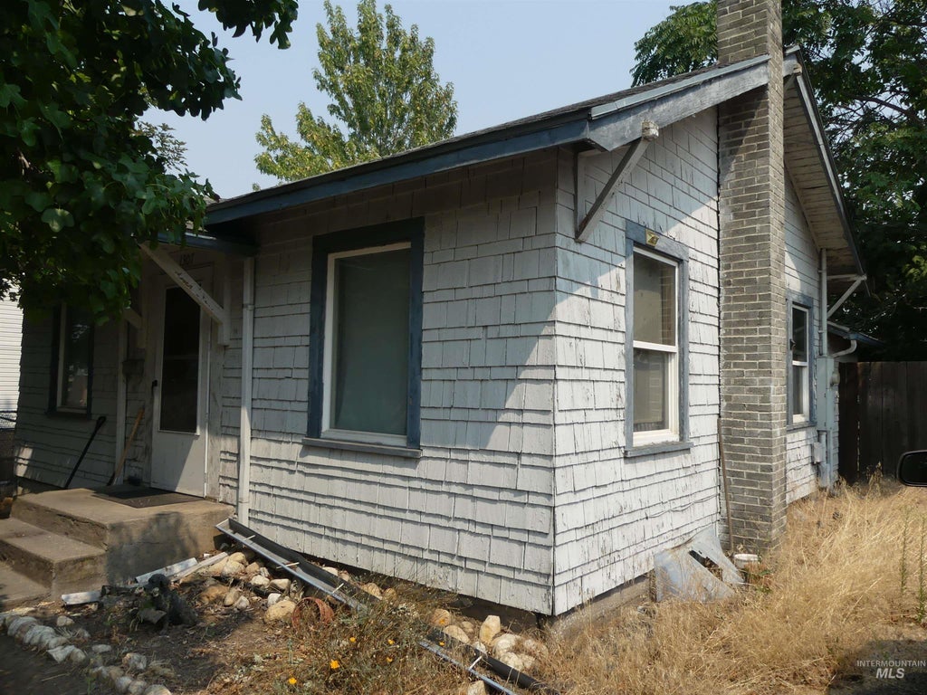 Photo of 1307 17th St, Lewiston, ID 83501 (MLS # 98996811)