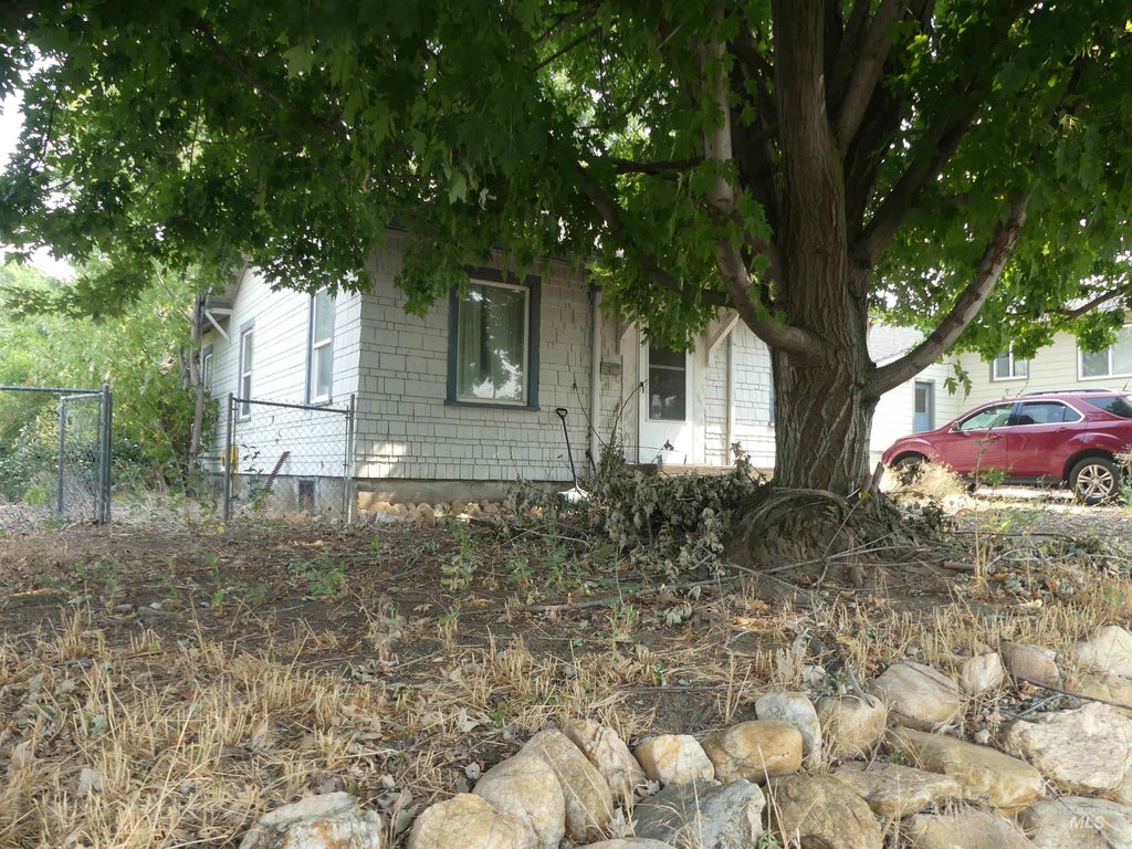 Photo of 1307 17th St, Lewiston, ID 83501 (MLS # 98996811)