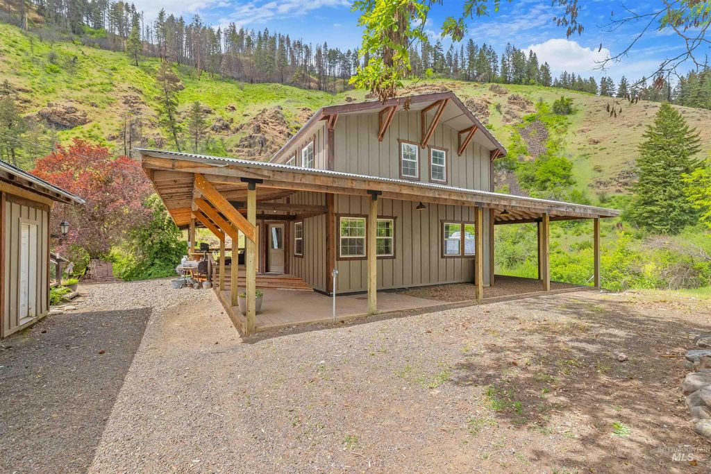 Photo of 1314 Cedar Ridge Rd, Kendrick, ID 83537 (MLS # 98986718)