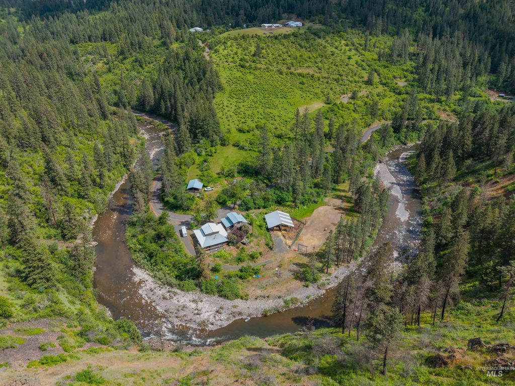 Photo of 1314 Cedar Ridge Rd, Kendrick, ID 83537 (MLS # 98986718)