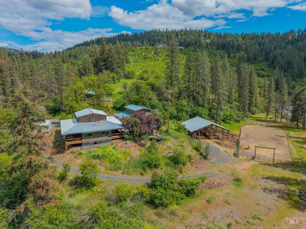 Photo of 1314 Cedar Ridge Rd, Kendrick, ID 83537 (MLS # 98986718)