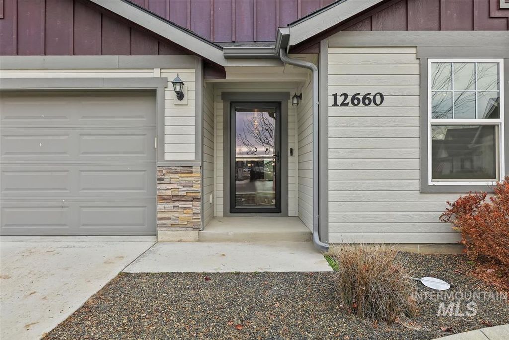 Photo of 12660 W Pommel Ct, Star, ID 83669 (MLS # 98968666)