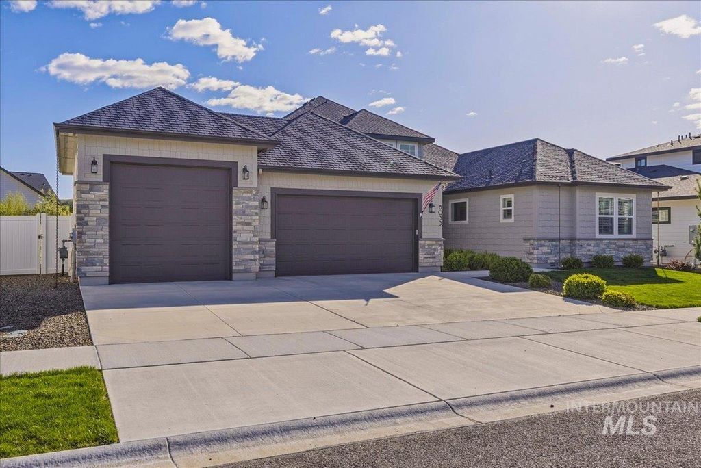 Photo of 8033 W Sparks Lake Dr, Boise, ID 83714 (MLS # 98983862)