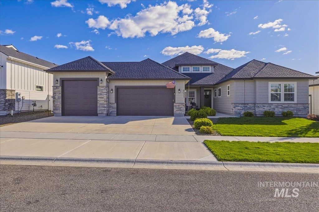 Photo of 8033 W Sparks Lake Dr, Boise, ID 83714 (MLS # 98983862)