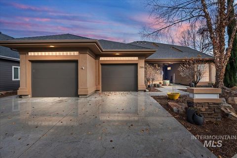 Photo of 2586 S Creek Pointe Lane, Eagle, ID 83616 (MLS # 98977910)