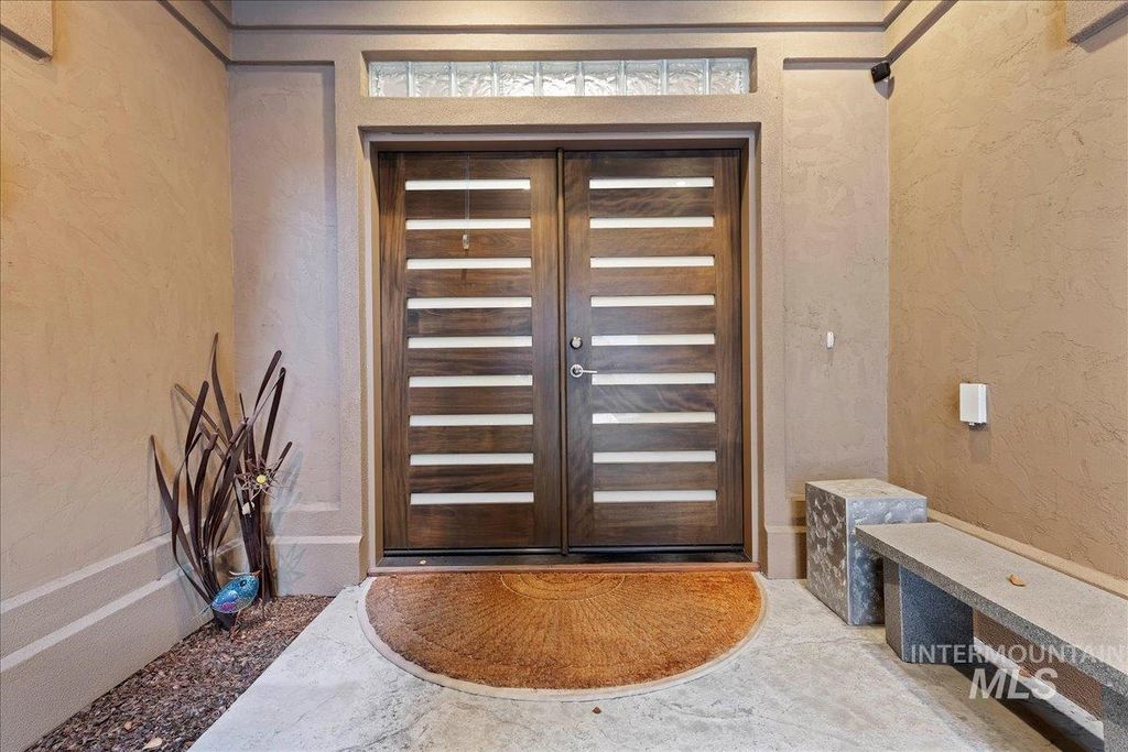 Photo of 2586 S Creek Pointe Lane, Eagle, ID 83616 (MLS # 98977910)