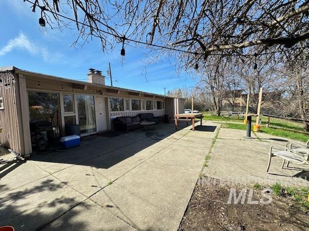 Photo of 325 Taylor Ave, Moscow, ID 83843 (MLS # 98980300)