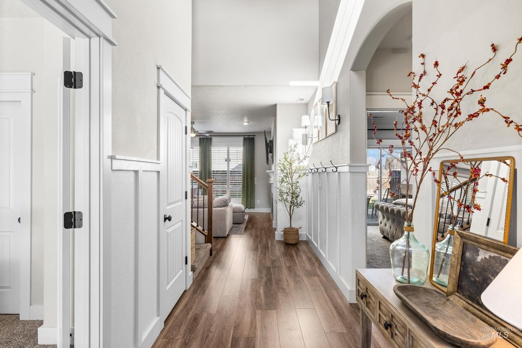 Photo of 2311 S Rushmore Ct, Boise, ID 83709 (MLS # 98971232)