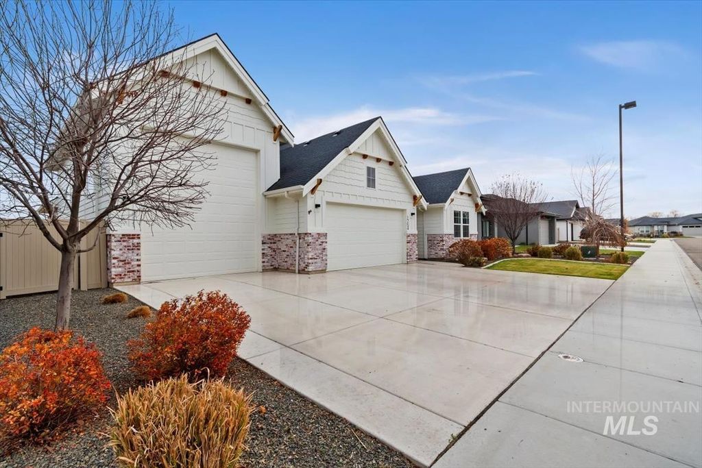 Photo of 1754 Peakhurt AVE, Kuna, ID 83634 (MLS # 98985007)