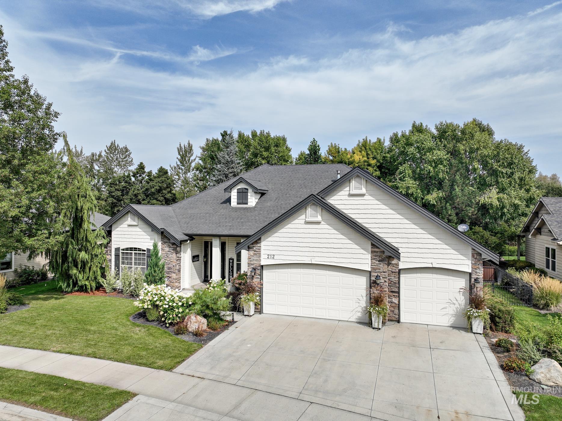 212 W Cottonwood Ct.