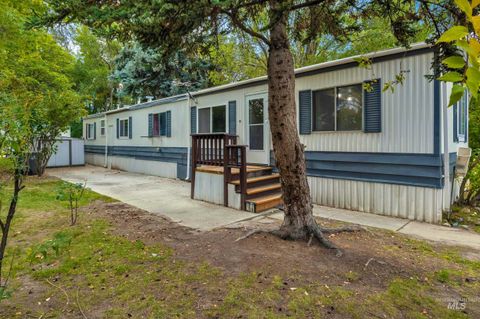 Photo of 790 N Riviera Dr #19, Boise, ID 83703 (MLS # 98964732)