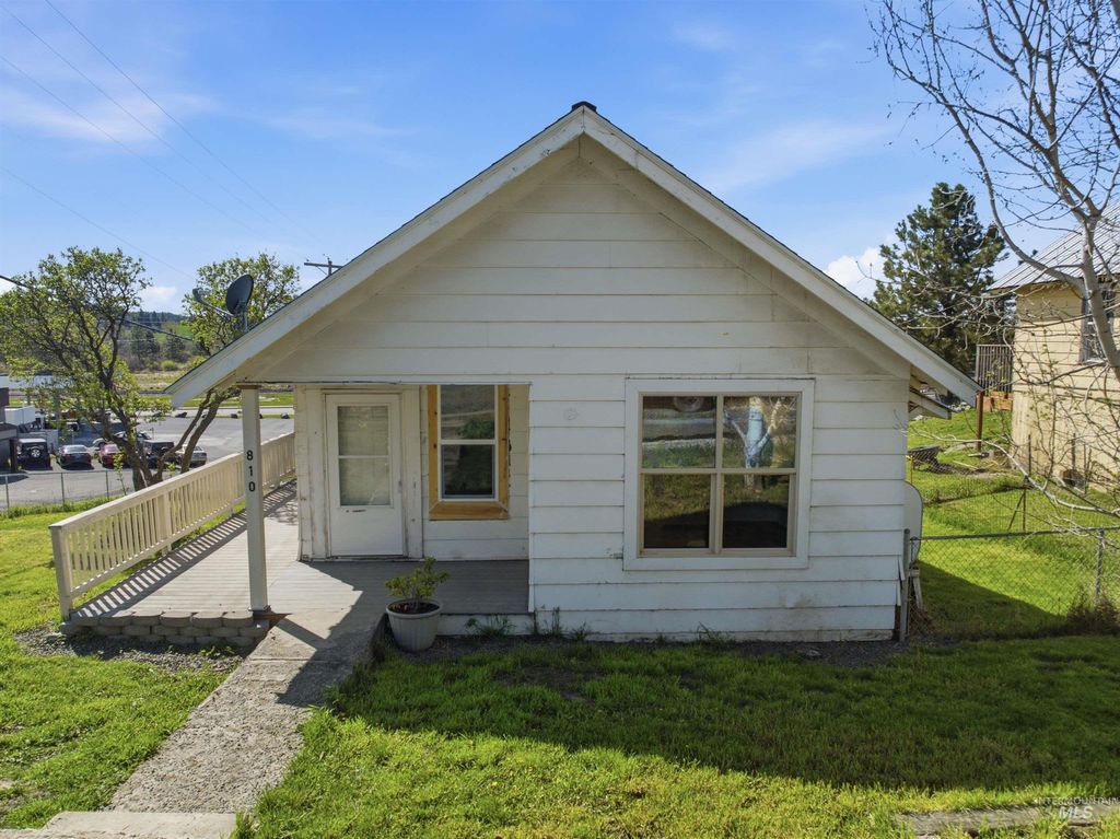 Photo of 810 Pine St, Potlatch, ID 83855 (MLS # 98983956)