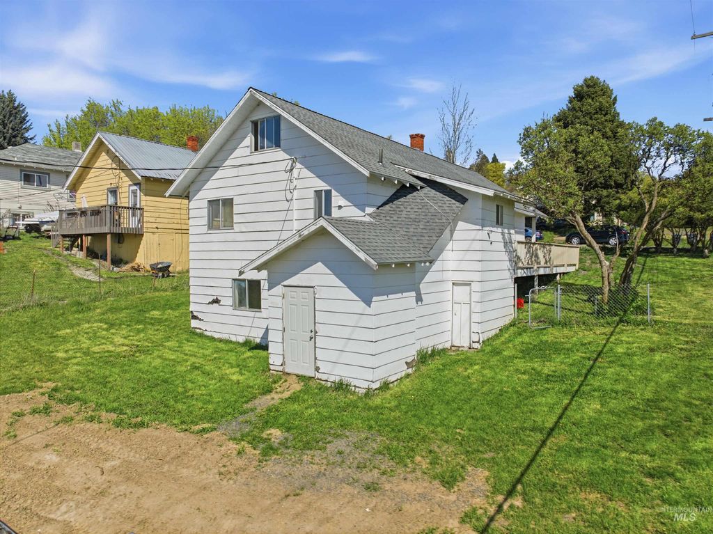 Photo of 810 Pine St, Potlatch, ID 83855 (MLS # 98983956)