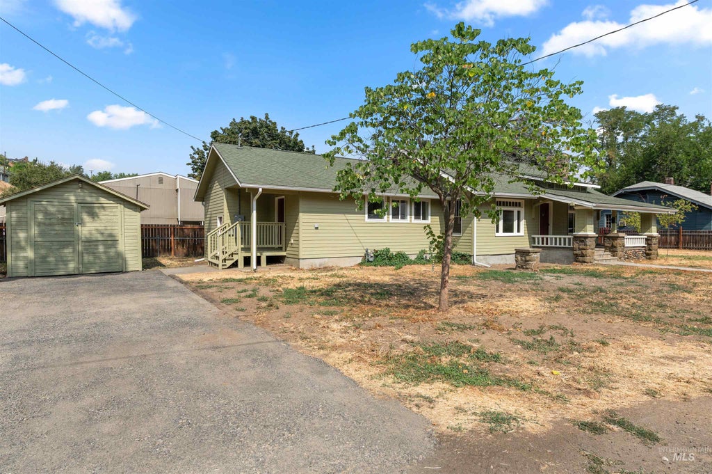 Photo of 416 12th Street, Lewiston, ID 83501 (MLS # 98998656)