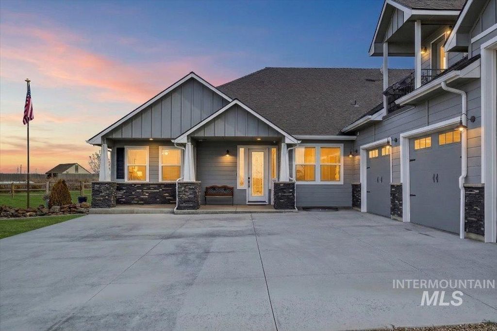 Photo of 8150 S Locust Grove Rd, Meridian, ID 83642 (MLS # 98977002)