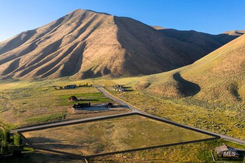 Photo of 90 Sterling Dr, Bellevue, ID 83313 (MLS # 98961871)