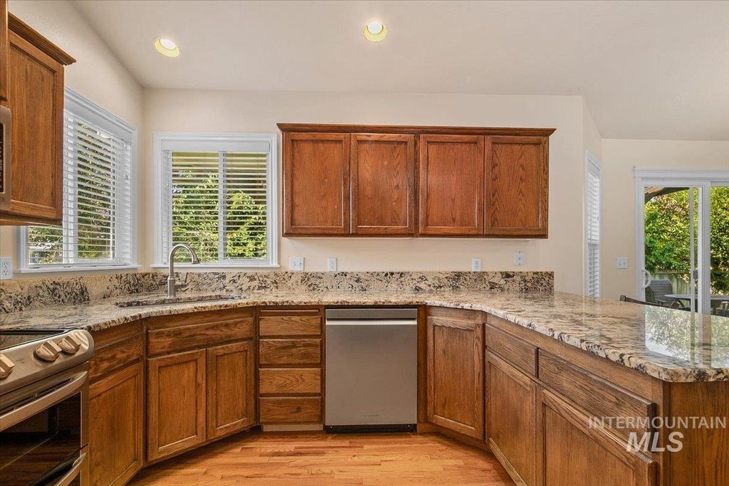 Photo of 634 W Ashby Dr, Meridian, ID 83646 (MLS # 98964541)