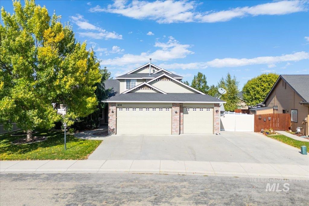 Photo of 634 W Ashby Dr, Meridian, ID 83646 (MLS # 98964541)