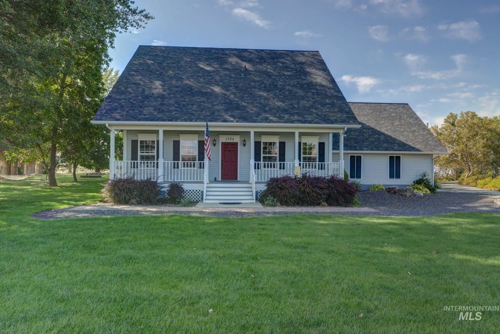 Photo of 1725 W Central Avenue, Emmett, ID 83617 (MLS # 98974511)